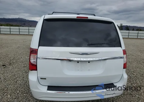 2015 Chrysler Town & Country Touring z USA, uszkodzony, nr VIN 2C4RC1BG9FR538953